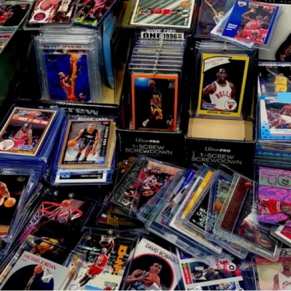 Mint ALL MIXED SPORT CARDS VINTAGE Sport Card Storage Estate Find Lot HOF/RC/… - Picture 3 of 3